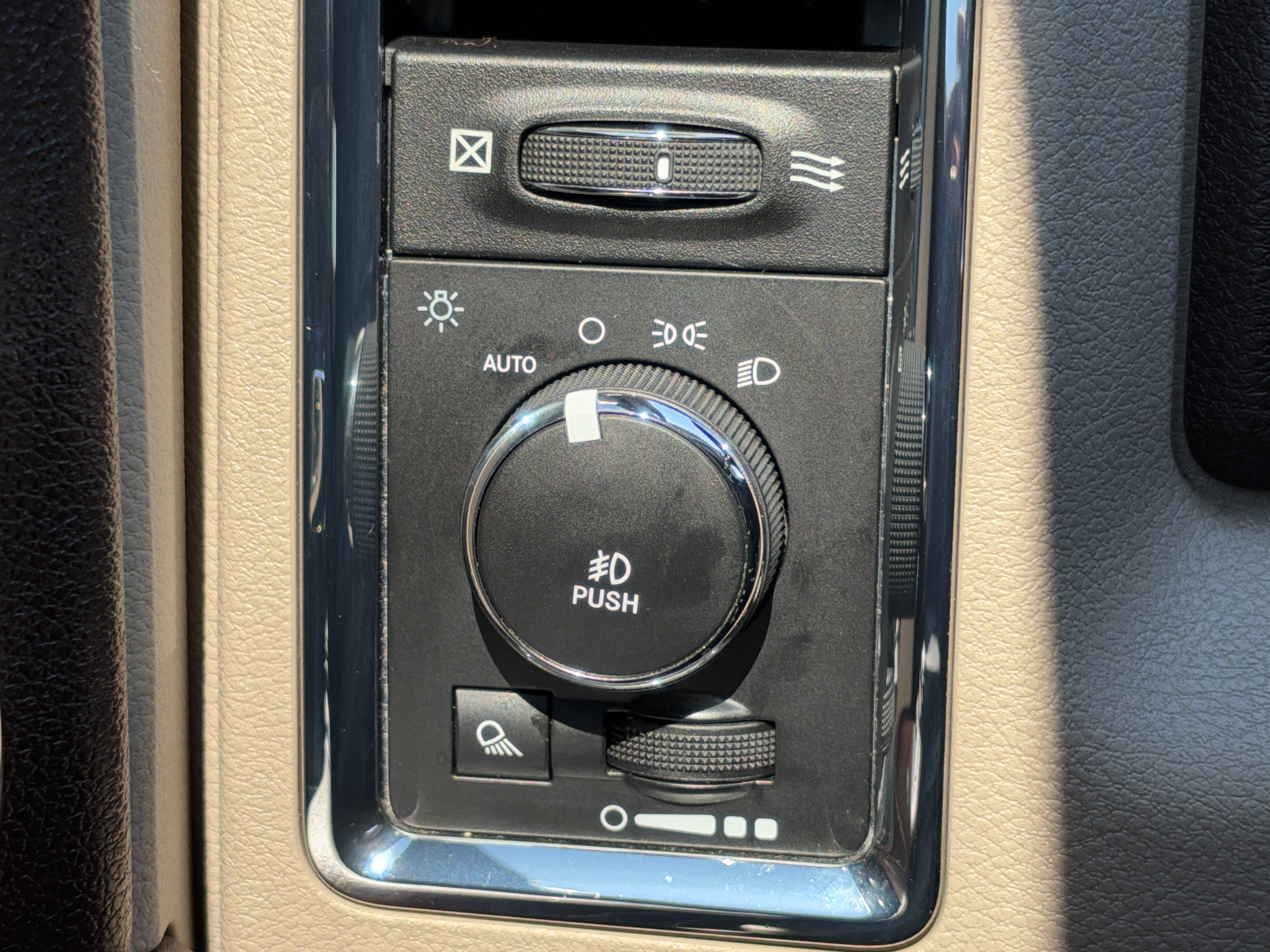 Used 2016 RAM 2500 Laramie AWD/4WD image 38