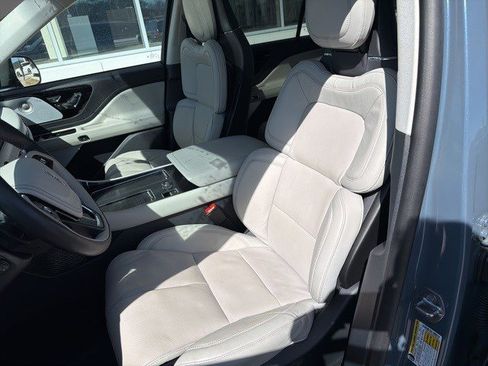 Used 2025 Lincoln Aviator Reserve w/ Equipment Group 201A image 13