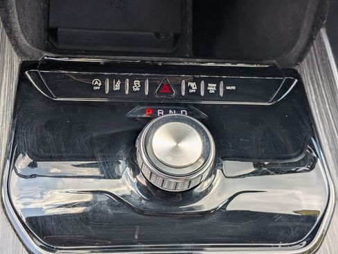 Used 2024 Jeep Wagoneer L Series II RWD image 15