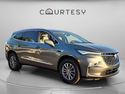 Used 2023 Buick Enclave Essence image 7
