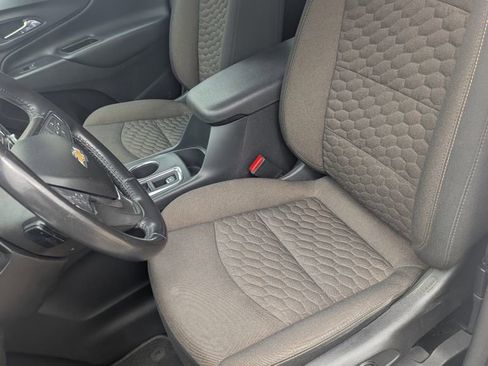 Used 2019 Chevrolet Equinox LT w/ Driver Convenience Package image 11