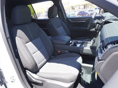 New 2025 GMC Acadia Elevation image 13