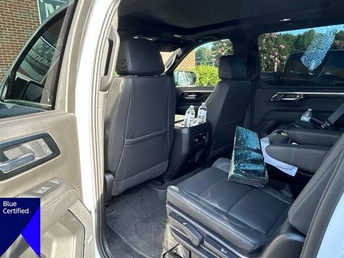 Used 2025 Chevrolet Suburban LT w/ Comfort Package RWD image 9