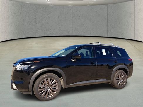 Used 2023 Nissan Pathfinder SL w/ SL Premium Package image 9