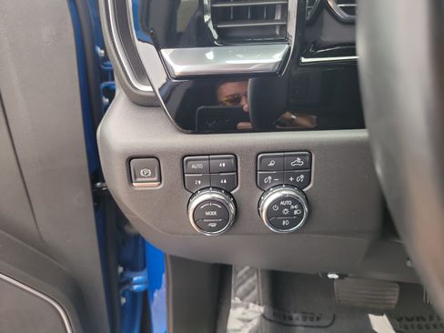 Used 2023 GMC Sierra 1500 Elevation w/ Elevation Premium Package AWD/4WD image 13