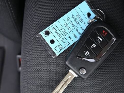 Used 2025 Toyota Corolla LE image 18