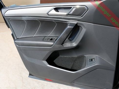 Used 2024 Volkswagen Tiguan SE image 11