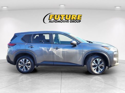 Used 2023 Nissan Rogue SV image 3