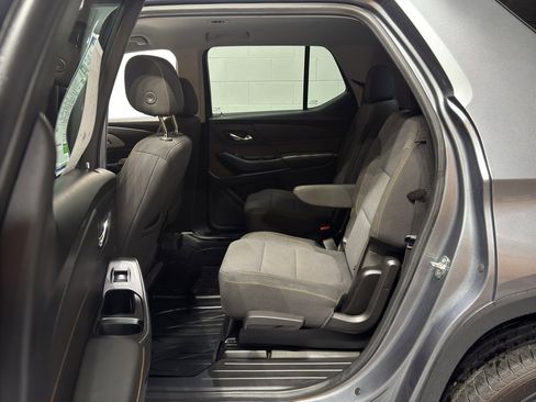 Used 2020 Chevrolet Traverse LT image 13
