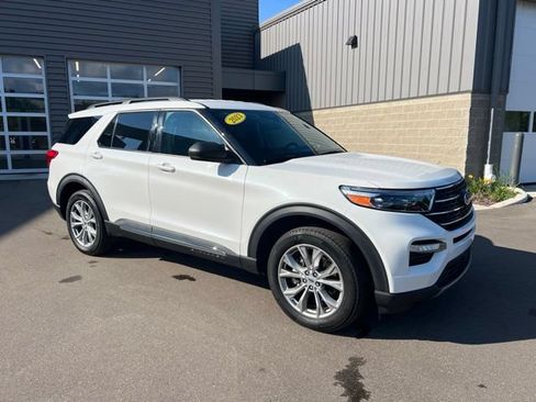 Used 2023 Ford Explorer XLT w/ Equipment Group 202A AWD/4WD image 3