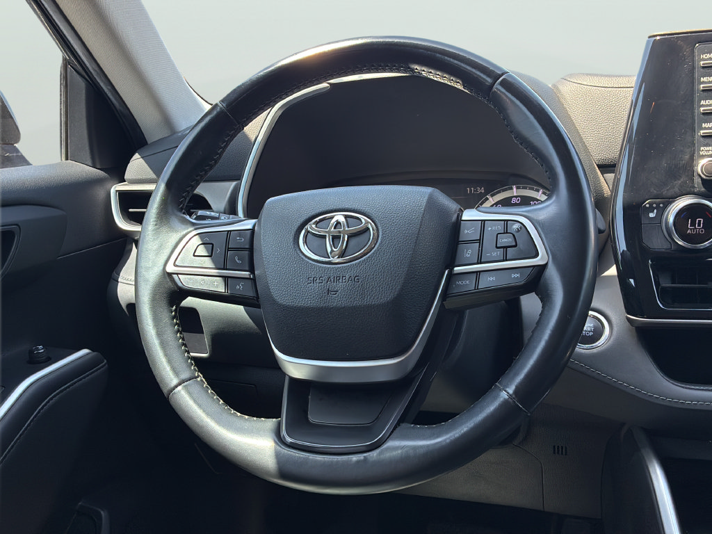 Used 2022 Toyota Highlander XLE FWD image 15