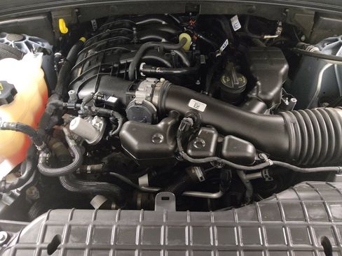 Used 2023 Jeep Grand Cherokee L Laredo image 30