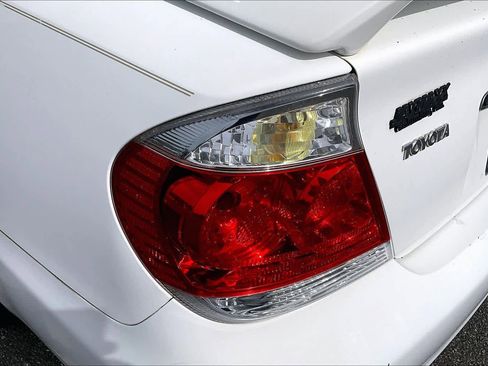 Used 2005 Toyota Camry LE FWD image 25