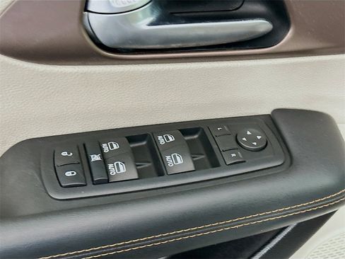 Used 2017 Chrysler Pacifica Touring-L Plus image 17