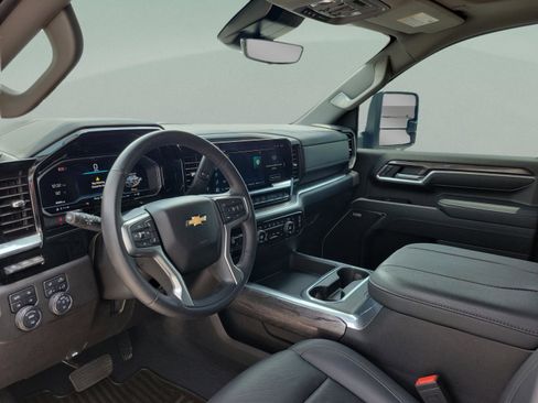 Used 2025 Chevrolet Silverado 2500 LTZ w/ LTZ Premium Package AWD/4WD image 19