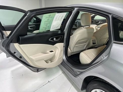 Used 2016 Chrysler 200 Limited image 27