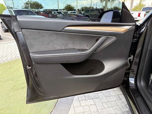 Used 2024 Tesla Model Y Long Range AWD/4WD image 16