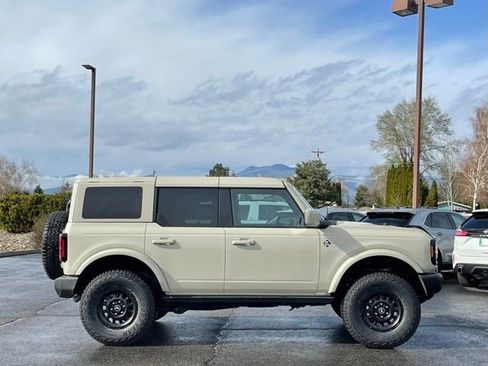 Used 2025 Ford Bronco Outer Banks image 2