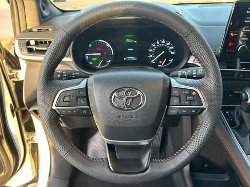 Used 2024 Toyota Sienna XSE image 22