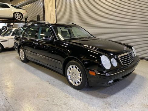 Used 2000 Mercedes-Benz E 320 Wagon image 6
