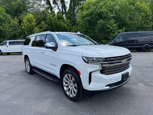 Used 2021 Chevrolet Suburban Premier w/ Premium Package AWD/4WD image 9