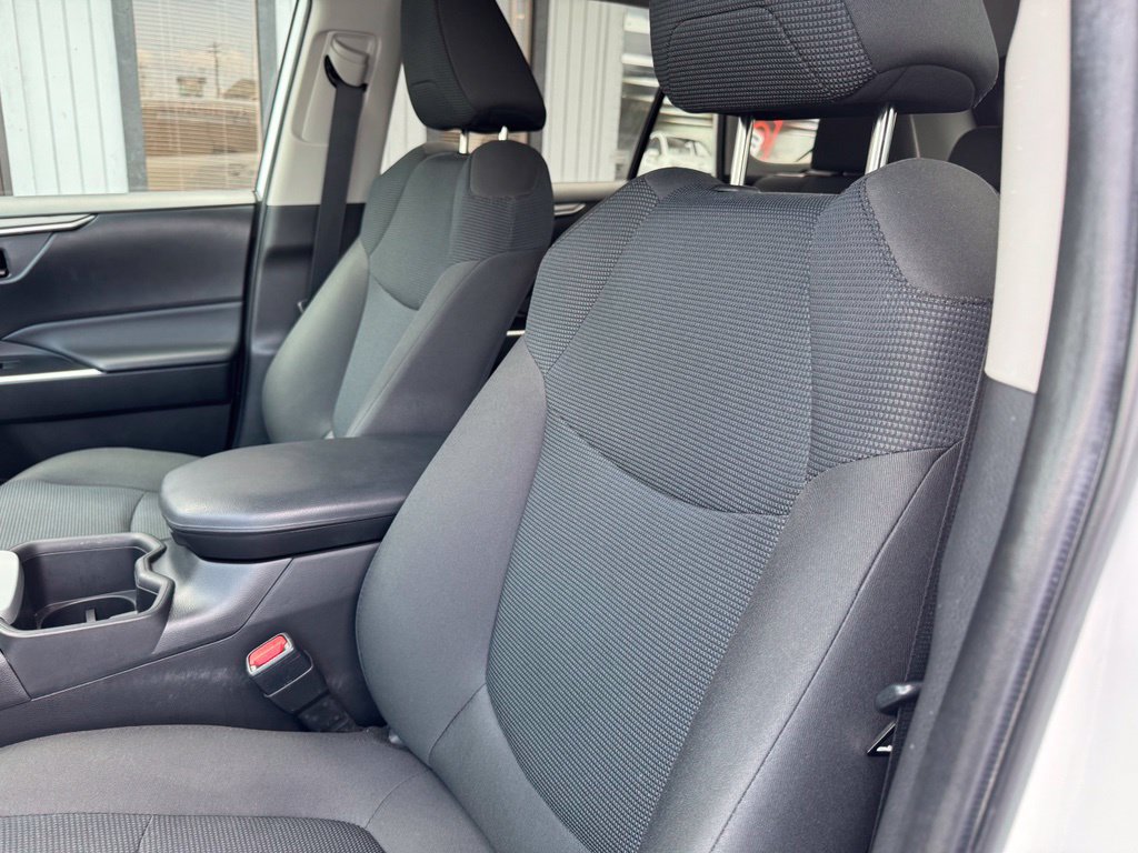 Used 2023 Toyota RAV4 LE AWD/4WD image 13