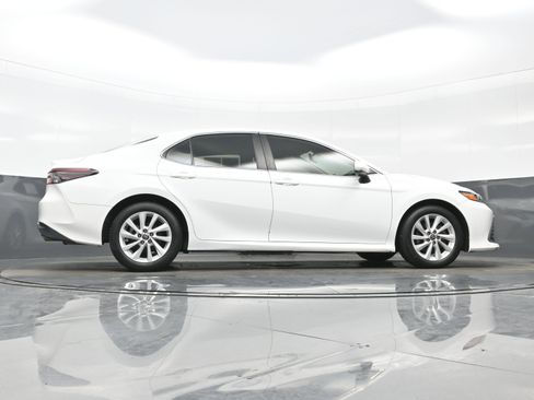 Used 2022 Toyota Camry LE FWD image 32