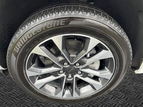 Used 2024 Jeep Grand Cherokee Overland w/ Luxury Tech Group IV image 11