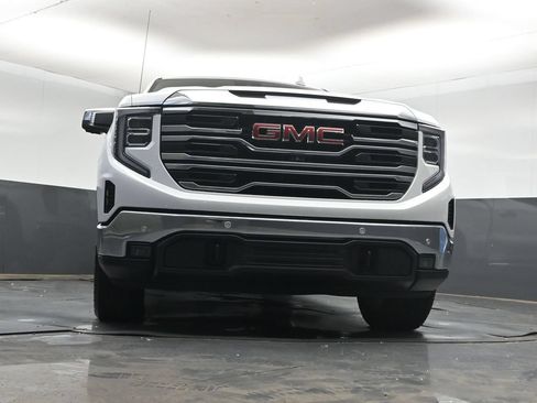 Used 2023 GMC Sierra 1500 SLT w/ SLT Premium Plus Package AWD/4WD image 17