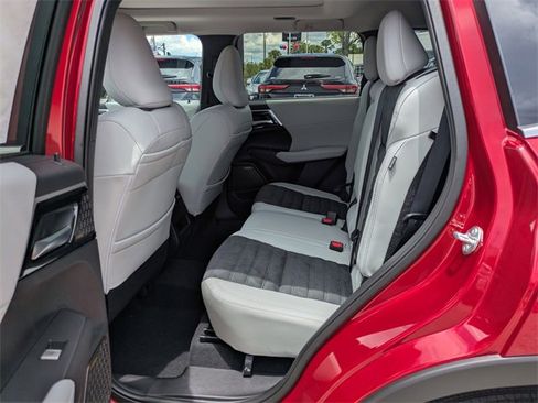 New 2025 Mitsubishi Outlander SE image 14