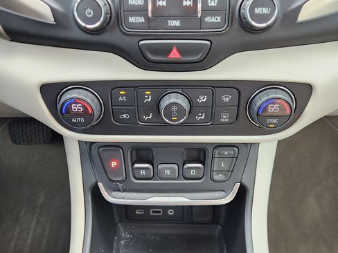 Used 2018 GMC Terrain Denali w/ Comfort Package FWD image 22