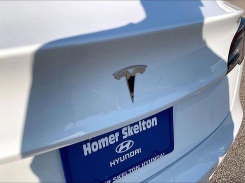 Used 2018 Tesla Model 3 Long Range RWD image 9