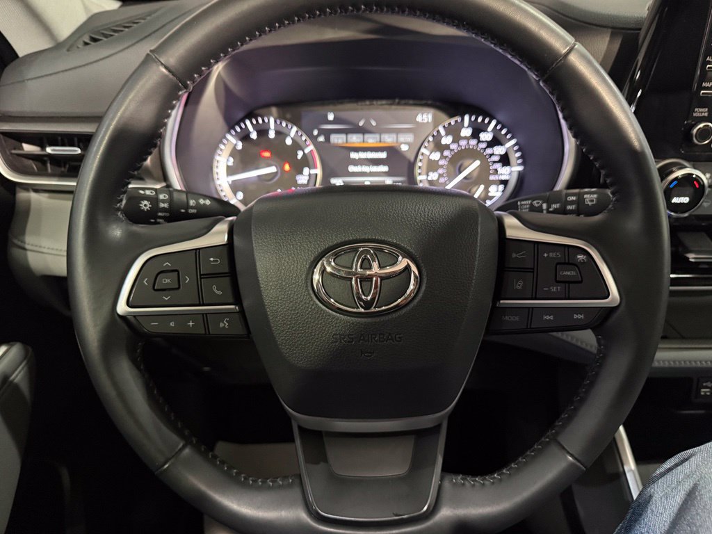 Used 2022 Toyota Highlander XLE AWD/4WD image 15