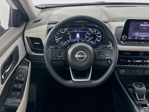Used 2023 Nissan Rogue SV FWD image 18