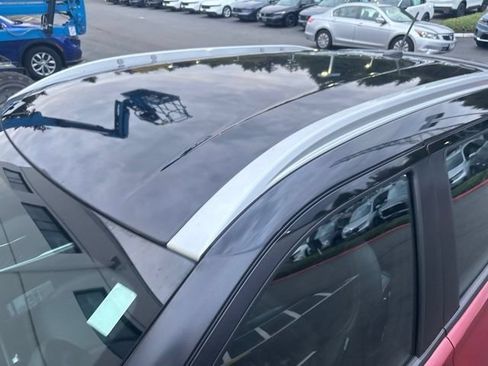 Used 2019 Nissan Kicks SR w/ SR Premium Package FWD image 6