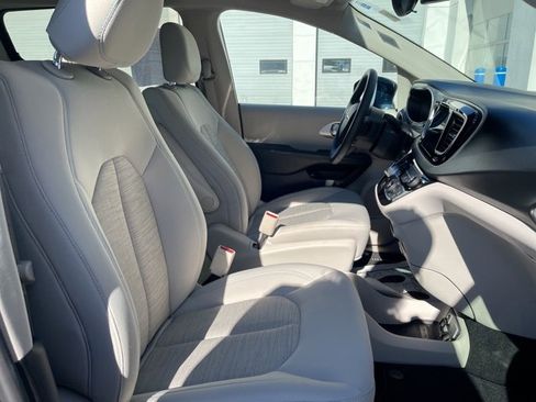 Used 2017 Chrysler Pacifica Touring Plus image 21