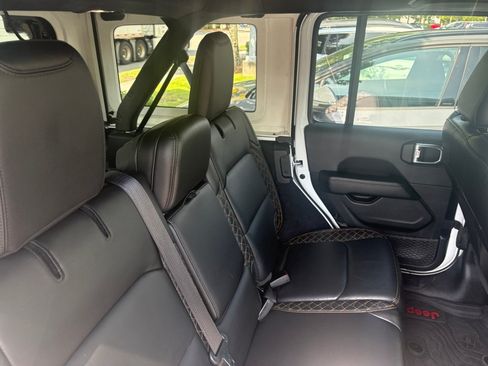 Used 2021 Jeep Wrangler Unlimited Sahara AWD/4WD image 32