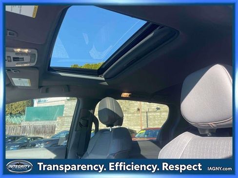 Certified 2024 Toyota Sienna XSE image 21