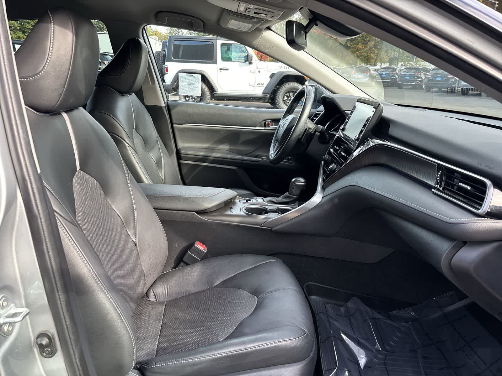 Used 2022 Toyota Camry XSE FWD image 6