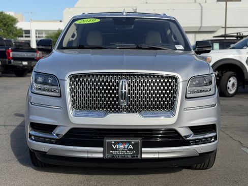 Used 2019 Lincoln Navigator Select w/ Technology Package RWD image 2