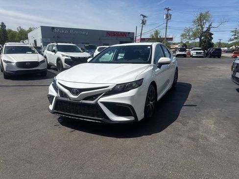 Used 2024 Toyota Camry SE FWD image 5