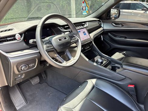 Used 2024 Jeep Grand Cherokee L Limited w/ Black Appearance Package RWD image 6