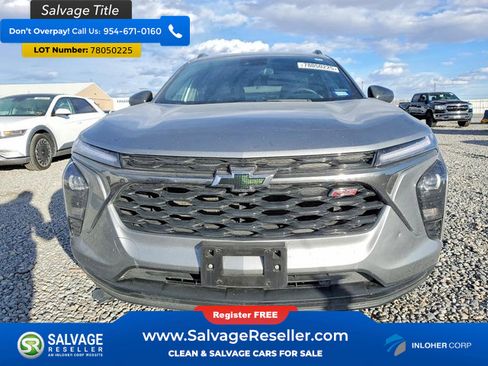 Used 2025 Chevrolet Trax RS w/ Sunroof Package image 3