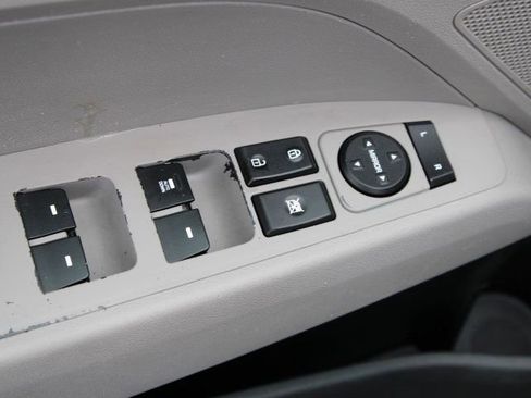 Used 2019 Hyundai Elantra SE image 17