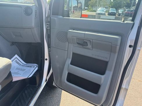 Used 2012 Ford E-350 and Econoline 350 XLT RWD image 24