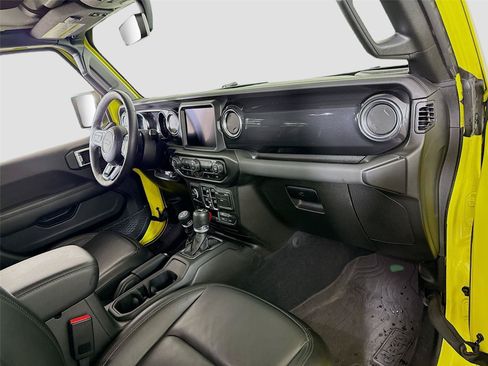 Used 2023 Jeep Wrangler Unlimited Sahara AWD/4WD image 21