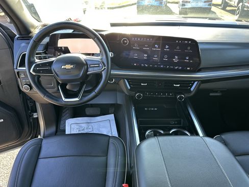 Certified 2025 Chevrolet Suburban Premier image 13