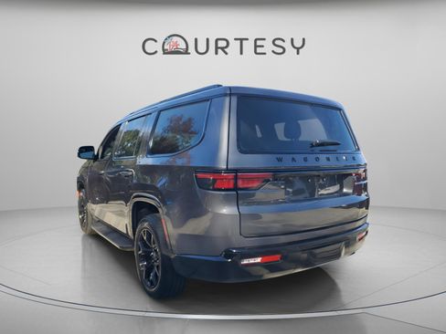 Used 2025 Jeep Wagoneer Series II image 3