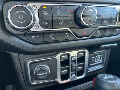 Used 2025 Jeep Wrangler Sport S image 44