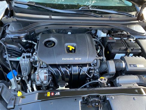 Used 2017 Hyundai Elantra SE image 13